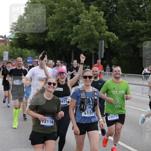 29.06.2025 - hella hamburg halbmarathon Jannik Wohlers http://msf.ph/oto/8307346 29.06.2025 10:38:11 Lombardsbrücke 56, 1721, 2151, 2576, 2660, 2693, 3094, 3095, 3216, 3323, 3726, 3777, 3841, 4028, 4139, 4155, 4159, 4259, 4260, 4316, 4883, 5085, 5089, 5155, 5617, 5684, 5735, 5913, 6695, 6696, 6875, 7117, 7148, 7371, 7561, 7692, 7849, 8583, 8635, 8747, 9004, 9424, 9699, 11635, 11697, 11728, 12075, 12116, 12577, 13000, 13200, 13823, 14096, 15644, 15755, 16174, 16214, 16708, 17091, 17250, 17333, 17478, 18471, 18709 meine-sportfotos.de