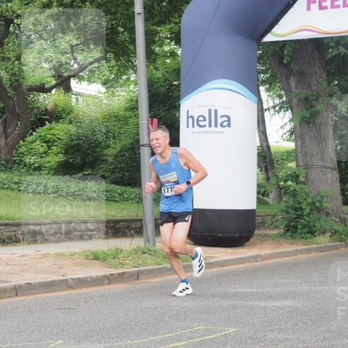 29.06.2025 - hella hamburg halbmarathon KatJ http://msf.ph/oto/8307355 29.06.2025 10:14:47 Zwischen KM18-KM19 5612 meine-sportfotos.de