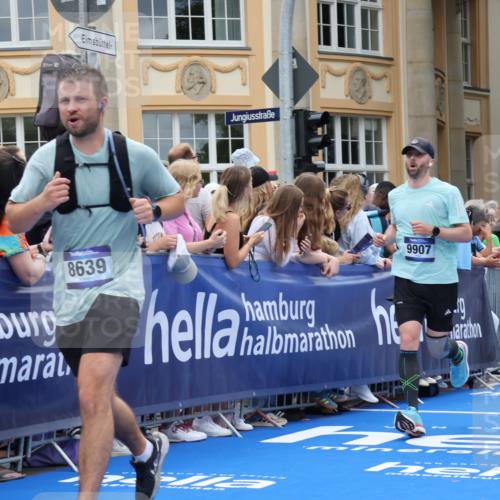 29.06.2025 - hella hamburg halbmarathon Strokosch-Dieckow http://msf.ph/oto/8307371 29.06.2025 10:56:13 Ziel 1193, 4594, 4813, 5465, 5492, 5570, 7547, 8330, 8639, 9903, 9907, 10789, 11309, 12348, 12545, 14363, 15300, 15484, 16113, 16375, 16634, 17468, 17642, 18117, 18495, 18652, 18741, 19152 meine-sportfotos.de