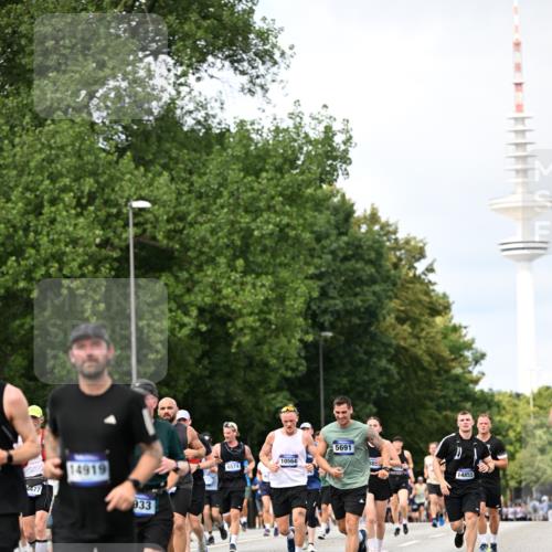 29.06.2025 - hella hamburg halbmarathon Dr. Thomas Lammeyer http://msf.ph/oto/8307387 29.06.2025 10:38:15 Kennedybrücke 1025, 1705, 1764, 1787, 2038, 2276, 2464, 2496, 2933, 3264, 3340, 3345, 3848, 4445, 4824, 4826, 5096, 5566, 5569, 5691, 5821, 5887, 6034, 6109, 6364, 6515, 6516, 6574, 6718, 7027, 7324, 7329, 7565, 7633, 7653, 7982, 8157, 8202, 8277, 8282, 8349, 8375, 8377, 8383, 8401, 9094, 9875, 10007, 10048, 10071, 10561, 10564, 11229, 11338, 11432 meine-sportfotos.de