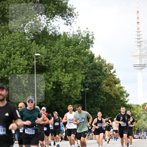 29.06.2025 - hella hamburg halbmarathon Dr. Thomas Lammeyer http://msf.ph/oto/8307403 29.06.2025 10:38:16 Kennedybrücke 1025, 1705, 1764, 1787, 2038, 2276, 2464, 2496, 2511, 2933, 3264, 3340, 3345, 3848, 4445, 4824, 4826, 5096, 5566, 5569, 5691, 5887, 6034, 6109, 6364, 6515, 6516, 6574, 6718, 6727, 7027, 7324, 7329, 7565, 7653, 7982, 8202, 8277, 8282, 8349, 8375, 8377, 8401, 9094, 9875, 10007, 10048, 10071, 10561, 10564, 11229, 11338, 11432 meine-sportfotos.de