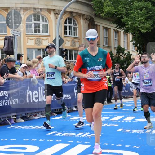 29.06.2025 - hella hamburg halbmarathon Strokosch-Dieckow http://msf.ph/oto/8307433 29.06.2025 10:56:13 Ziel 1193, 4594, 4813, 5465, 5492, 5570, 7547, 8330, 8639, 9903, 9907, 10789, 11309, 12348, 12545, 14363, 15300, 15484, 16113, 16375, 16634, 17468, 17642, 18117, 18495, 18652, 18741, 19152 meine-sportfotos.de
