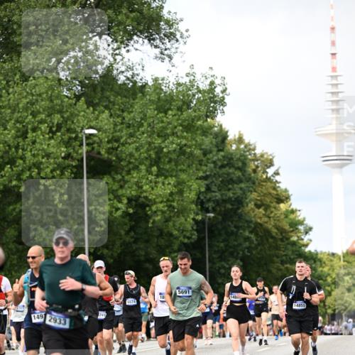 29.06.2025 - hella hamburg halbmarathon Dr. Thomas Lammeyer http://msf.ph/oto/8307435 29.06.2025 10:38:16 Kennedybrücke 1025, 1705, 1764, 1787, 2038, 2276, 2464, 2496, 2511, 2933, 3264, 3340, 3345, 3848, 4445, 4824, 4826, 5096, 5566, 5569, 5691, 5887, 6034, 6109, 6364, 6515, 6516, 6574, 6718, 6727, 7027, 7324, 7329, 7565, 7653, 7982, 8202, 8277, 8282, 8349, 8375, 8377, 8401, 9094, 9875, 10007, 10048, 10071, 10561, 10564, 11229, 11338, 11432 meine-sportfotos.de