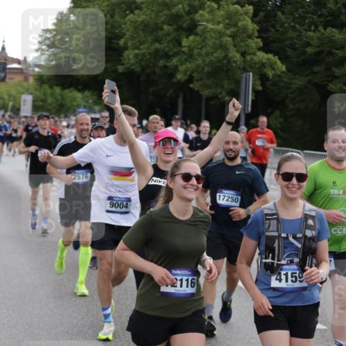 29.06.2025 - hella hamburg halbmarathon Jannik Wohlers http://msf.ph/oto/8307437 29.06.2025 10:38:12 Lombardsbrücke 56, 1721, 2151, 2576, 2660, 2693, 3216, 3323, 3726, 3777, 3841, 4028, 4139, 4155, 4159, 4259, 4260, 4316, 4883, 5085, 5089, 5155, 5617, 5684, 5735, 5913, 6695, 6696, 6875, 7117, 7148, 7371, 7561, 7692, 7849, 8583, 8635, 8747, 9004, 9424, 11635, 11697, 12072, 12075, 12116, 12577, 13000, 13200, 13823, 14096, 15644, 15755, 16174, 16181, 16214, 16346, 16708, 17091, 17250, 17333, 17478, 18471, 18709 meine-sportfotos.de