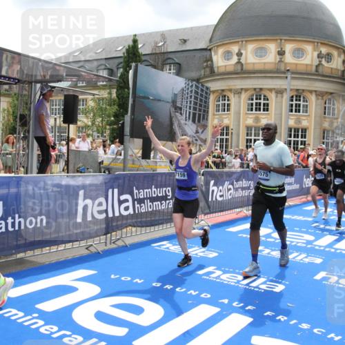29.06.2025 - hella hamburg halbmarathon Michael Strokosch http://msf.ph/oto/8307441 29.06.2025 10:58:01 Ziel 1200, 2025, 3093, 3141, 3575, 4579, 6531, 7138, 7159, 7189, 8089, 10036, 11394, 11832, 12378, 12773, 13376, 13465, 14881, 15090, 15349, 15527, 17543, 18762 meine-sportfotos.de
