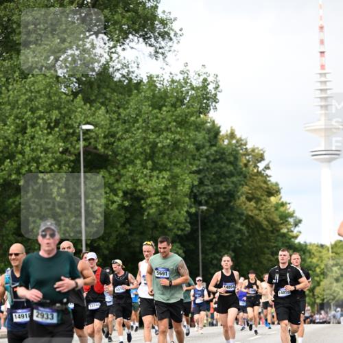 29.06.2025 - hella hamburg halbmarathon Dr. Thomas Lammeyer http://msf.ph/oto/8307462 29.06.2025 10:38:16 Kennedybrücke 1025, 1705, 1764, 1787, 2038, 2276, 2464, 2496, 2511, 2933, 3264, 3340, 3345, 3848, 4445, 4824, 4826, 5096, 5566, 5569, 5691, 5887, 6034, 6109, 6364, 6515, 6516, 6574, 6718, 6727, 7027, 7324, 7329, 7565, 7653, 7982, 8202, 8277, 8282, 8349, 8375, 8377, 8401, 9094, 9875, 10007, 10048, 10071, 10561, 10564, 11229, 11338, 11432 meine-sportfotos.de