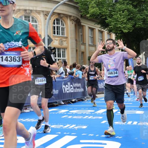 29.06.2025 - hella hamburg halbmarathon Strokosch-Dieckow http://msf.ph/oto/8307465 29.06.2025 10:56:14 Ziel 1193, 4029, 4594, 4813, 5465, 5492, 5672, 7547, 8330, 8639, 9903, 9907, 10789, 11231, 11309, 12348, 14363, 15300, 15484, 16113, 16375, 16634, 17468, 18117, 18495, 18652, 18741, 19152 meine-sportfotos.de