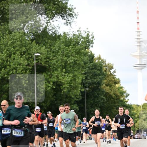 29.06.2025 - hella hamburg halbmarathon Dr. Thomas Lammeyer http://msf.ph/oto/8307476 29.06.2025 10:38:16 Kennedybrücke 1025, 1705, 1764, 1787, 2038, 2276, 2464, 2496, 2511, 2933, 3264, 3340, 3345, 3848, 4445, 4824, 4826, 5096, 5566, 5569, 5691, 5887, 6034, 6109, 6364, 6515, 6516, 6574, 6718, 6727, 7027, 7324, 7329, 7565, 7653, 7982, 8202, 8277, 8282, 8349, 8375, 8377, 8401, 9094, 9875, 10007, 10048, 10071, 10561, 10564, 11229, 11338, 11432 meine-sportfotos.de