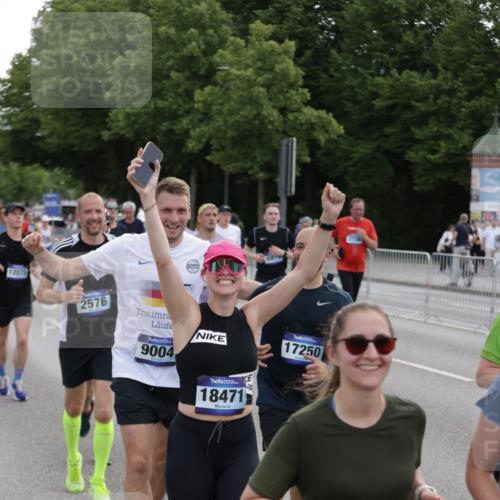 29.06.2025 - hella hamburg halbmarathon Jannik Wohlers http://msf.ph/oto/8307482 29.06.2025 10:38:12 Lombardsbrücke 56, 1721, 2151, 2576, 2660, 2693, 3216, 3323, 3726, 3777, 3841, 4028, 4139, 4155, 4159, 4259, 4260, 4316, 4883, 5085, 5089, 5155, 5617, 5684, 5735, 5913, 6695, 6696, 6875, 7117, 7148, 7371, 7561, 7692, 7849, 8583, 8635, 8747, 9004, 9424, 11635, 11697, 12072, 12075, 12116, 12577, 13000, 13200, 13823, 14096, 15644, 15755, 16174, 16181, 16214, 16346, 16708, 17091, 17250, 17333, 17478, 18471, 18709 meine-sportfotos.de
