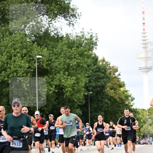 29.06.2025 - hella hamburg halbmarathon Dr. Thomas Lammeyer http://msf.ph/oto/8307499 29.06.2025 10:38:16 Kennedybrücke 1025, 1705, 1764, 1787, 2038, 2276, 2464, 2496, 2511, 2933, 3264, 3340, 3345, 3848, 4445, 4824, 4826, 5096, 5566, 5569, 5691, 5887, 6034, 6109, 6364, 6515, 6516, 6574, 6718, 6727, 7027, 7324, 7329, 7565, 7653, 7982, 8202, 8277, 8282, 8349, 8375, 8377, 8401, 9094, 9875, 10007, 10048, 10071, 10561, 10564, 11229, 11338, 11432 meine-sportfotos.de