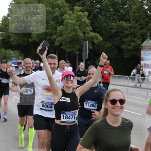 29.06.2025 - hella hamburg halbmarathon Jannik Wohlers http://msf.ph/oto/8307503 29.06.2025 10:38:13 Lombardsbrücke 56, 1721, 2151, 2576, 2660, 2693, 3216, 3323, 3726, 3841, 4028, 4139, 4155, 4159, 4259, 4260, 4316, 4883, 5085, 5089, 5155, 5617, 5684, 5913, 6695, 6696, 6875, 7117, 7148, 7371, 7561, 7692, 7849, 8583, 8635, 8747, 9004, 9455, 11635, 11697, 12072, 12075, 12116, 12577, 13000, 13200, 13823, 14096, 15644, 15755, 16174, 16181, 16214, 16346, 16708, 17091, 17250, 17333, 17478, 18471, 18709 meine-sportfotos.de