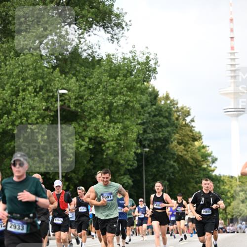 29.06.2025 - hella hamburg halbmarathon Dr. Thomas Lammeyer http://msf.ph/oto/8307518 29.06.2025 10:38:17 Kennedybrücke 1025, 1705, 1764, 1787, 2038, 2276, 2464, 2496, 2510, 2511, 2933, 3264, 3340, 3345, 3848, 4445, 4824, 4826, 4942, 5096, 5566, 5569, 5691, 6034, 6109, 6364, 6515, 6516, 6574, 6718, 6727, 7027, 7324, 7329, 7565, 7653, 7982, 8202, 8277, 8282, 8349, 8401, 9094, 9875, 10007, 10048, 10071, 10561, 10564, 11229, 11338, 11432 meine-sportfotos.de