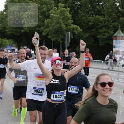 29.06.2025 - hella hamburg halbmarathon Jannik Wohlers http://msf.ph/oto/8307548 29.06.2025 10:38:13 Lombardsbrücke 56, 1721, 2151, 2576, 2660, 2693, 3216, 3323, 3726, 3841, 4028, 4139, 4155, 4159, 4259, 4260, 4316, 4883, 5085, 5089, 5155, 5617, 5684, 5913, 6695, 6696, 6875, 7117, 7148, 7371, 7561, 7692, 7849, 8583, 8635, 8747, 9004, 9455, 11635, 11697, 12072, 12075, 12116, 12577, 13000, 13200, 13823, 14096, 15644, 15755, 16174, 16181, 16214, 16346, 16708, 17091, 17250, 17333, 17478, 18471, 18709 meine-sportfotos.de