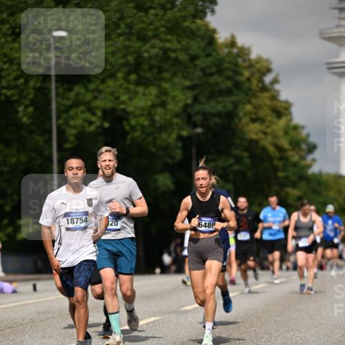 29.06.2025 - hella hamburg halbmarathon Dr. Thomas Lammeyer http://msf.ph/oto/8307554 29.06.2025 10:16:52 Kennedybrücke 1020, 1051, 1328, 2531, 2942, 3360, 4187, 4532, 5597, 5598, 6489, 7873, 8115, 8398, 8405, 9527, 9705, 10409, 10581 meine-sportfotos.de