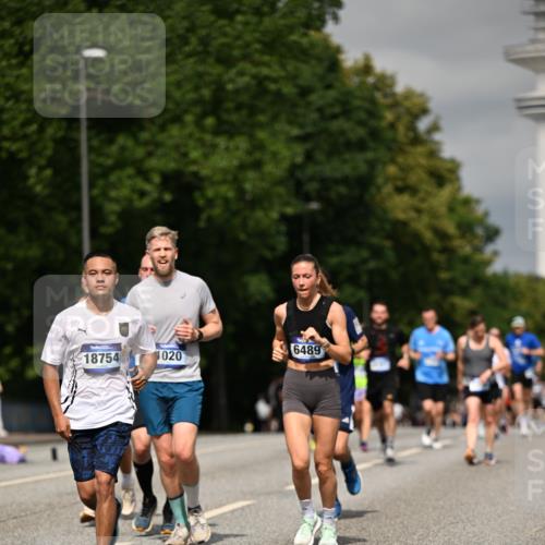 29.06.2025 - hella hamburg halbmarathon Dr. Thomas Lammeyer http://msf.ph/oto/8307562 29.06.2025 10:16:52 Kennedybrücke 1020, 1051, 1328, 2531, 2942, 3360, 4187, 4532, 5597, 5598, 6489, 7873, 8115, 8398, 8405, 9527, 9705, 10409, 10581 meine-sportfotos.de