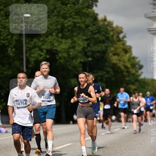29.06.2025 - hella hamburg halbmarathon Dr. Thomas Lammeyer http://msf.ph/oto/8307571 29.06.2025 10:16:53 Kennedybrücke 1020, 1051, 1328, 2531, 2942, 3360, 4187, 4532, 4554, 5597, 5598, 6489, 7873, 8115, 8398, 8405, 9527, 9705, 10409, 10581 meine-sportfotos.de
