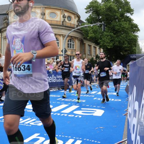 29.06.2025 - hella hamburg halbmarathon Strokosch-Dieckow http://msf.ph/oto/8307582 29.06.2025 10:56:15 Ziel 1193, 4029, 5465, 5492, 5672, 7547, 8330, 8639, 9903, 9907, 10789, 11231, 11309, 12348, 14363, 15300, 15484, 16113, 16375, 16634, 17468, 18117, 18495, 18652, 18741, 19152 meine-sportfotos.de