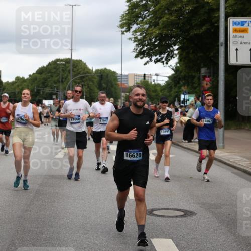 29.06.2025 - hella hamburg halbmarathon Yannick Fuchs http://msf.ph/oto/8307597 29.06.2025 10:50:26 20KM 1583, 1877, 1955, 2083, 2378, 2741, 3413, 4152, 4594, 4813, 5418, 5492, 5570, 5744, 7037, 7547, 8542, 8652, 8669, 8968, 8996, 9246, 9622, 9884, 9903, 9907, 10084, 10093, 10665, 11870, 12348, 12590, 12712, 13394, 13691, 13750, 14408, 14588, 14678, 14867, 15097, 15407, 15431, 15695, 16008, 16009, 16121, 16620, 16634, 16679, 17268, 17660, 17993, 18117, 18719, 18867, 18899, 19091 meine-sportfotos.de