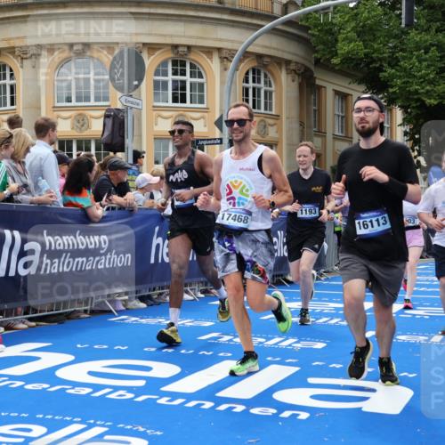 29.06.2025 - hella hamburg halbmarathon Strokosch-Dieckow http://msf.ph/oto/8307610 29.06.2025 10:56:16 Ziel 1193, 3048, 4029, 5465, 5672, 7547, 8639, 9622, 9903, 9907, 10789, 11231, 11309, 12348, 14363, 15300, 15484, 16113, 16375, 16634, 17468, 18117, 18495, 18652, 18741, 19152 meine-sportfotos.de
