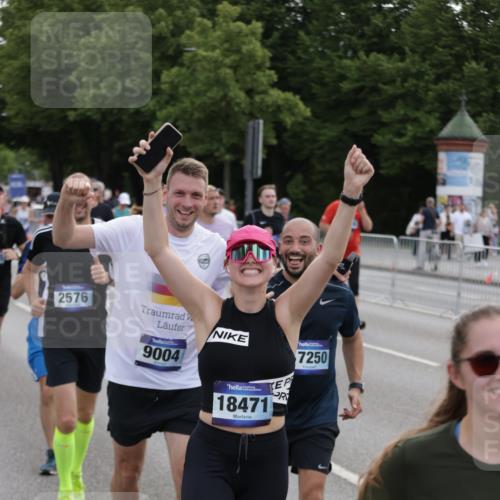 29.06.2025 - hella hamburg halbmarathon Jannik Wohlers http://msf.ph/oto/8307617 29.06.2025 10:38:13 Lombardsbrücke 56, 1721, 2151, 2576, 2660, 2693, 3216, 3323, 3726, 3841, 4028, 4139, 4155, 4159, 4259, 4260, 4316, 4883, 5085, 5089, 5155, 5617, 5684, 5913, 6695, 6696, 6875, 7117, 7148, 7371, 7561, 7692, 7849, 8583, 8635, 8747, 9004, 9455, 11635, 11697, 12072, 12075, 12116, 12577, 13000, 13200, 13823, 14096, 15644, 15755, 16174, 16181, 16214, 16346, 16708, 17091, 17250, 17333, 17478, 18471, 18709 meine-sportfotos.de