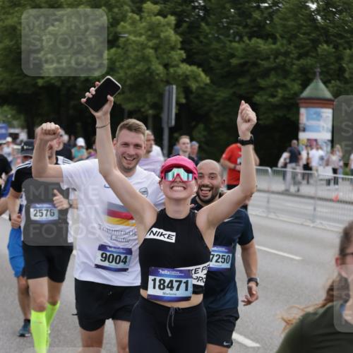29.06.2025 - hella hamburg halbmarathon Jannik Wohlers http://msf.ph/oto/8307622 29.06.2025 10:38:13 Lombardsbrücke 56, 1721, 2151, 2576, 2660, 2693, 3216, 3323, 3726, 3841, 4028, 4139, 4155, 4159, 4259, 4260, 4316, 4883, 5085, 5089, 5155, 5617, 5684, 5913, 6695, 6696, 6875, 7117, 7148, 7371, 7561, 7692, 7849, 8583, 8635, 8747, 9004, 9455, 11635, 11697, 12072, 12075, 12116, 12577, 13000, 13200, 13823, 14096, 15644, 15755, 16174, 16181, 16214, 16346, 16708, 17091, 17250, 17333, 17478, 18471, 18709 meine-sportfotos.de