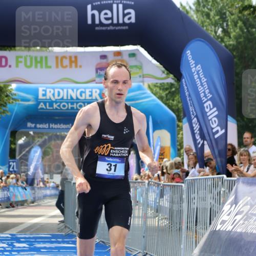 29.06.2025 - hella hamburg halbmarathon Strokosch-Dieckow http://msf.ph/oto/8307642 29.06.2025 10:14:00 Ziel 31, 42, 14689 meine-sportfotos.de