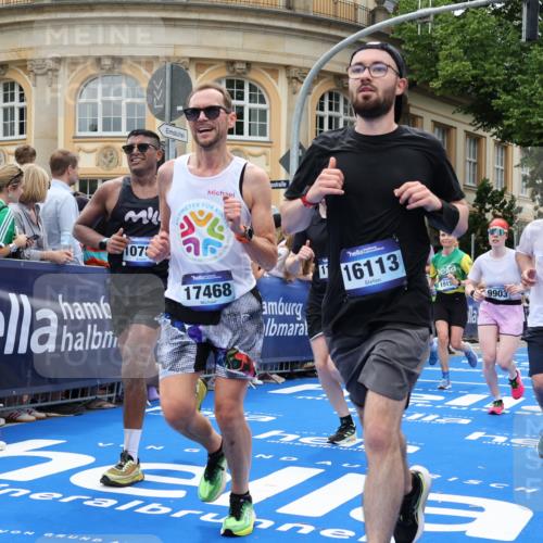 29.06.2025 - hella hamburg halbmarathon Strokosch-Dieckow http://msf.ph/oto/8307644 29.06.2025 10:56:16 Ziel 1193, 3048, 4029, 5465, 5672, 7547, 8639, 9622, 9903, 9907, 10789, 11231, 11309, 12348, 14363, 15300, 15484, 16113, 16375, 16634, 17468, 18117, 18495, 18652, 18741, 19152 meine-sportfotos.de