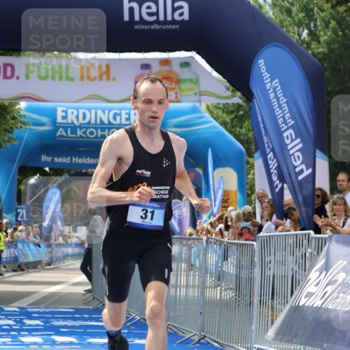 29.06.2025 - hella hamburg halbmarathon Strokosch-Dieckow http://msf.ph/oto/8307674 29.06.2025 10:13:59 Ziel 31, 42, 14689 meine-sportfotos.de