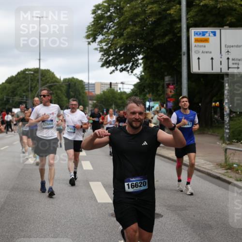 29.06.2025 - hella hamburg halbmarathon Yannick Fuchs http://msf.ph/oto/8307711 29.06.2025 10:50:27 20KM 1583, 1877, 1955, 2083, 2741, 3413, 4152, 4594, 4813, 5418, 5492, 5570, 5744, 6399, 7037, 7547, 8542, 8652, 8669, 8968, 8996, 9246, 9884, 9903, 9907, 9934, 10084, 10093, 10665, 11870, 12348, 12590, 12712, 13394, 13666, 13691, 13750, 14408, 14588, 14678, 14867, 15097, 15407, 15431, 15695, 16008, 16009, 16121, 16620, 16634, 16679, 17268, 17660, 17993, 18117, 18719, 18867, 18899, 19091 meine-sportfotos.de