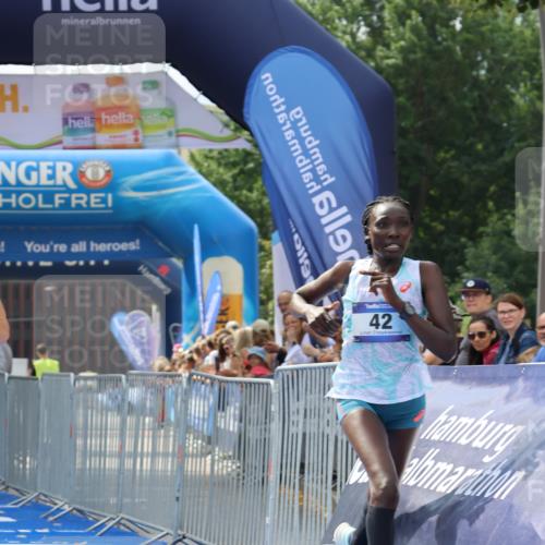 29.06.2025 - hella hamburg halbmarathon Strokosch-Dieckow http://msf.ph/oto/8307769 29.06.2025 10:13:59 Ziel 31, 42, 14689 meine-sportfotos.de