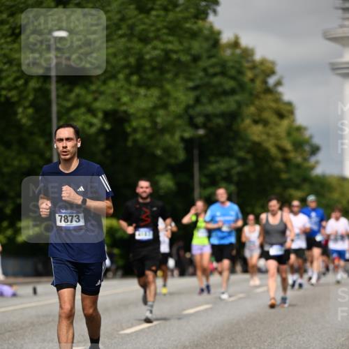 29.06.2025 - hella hamburg halbmarathon Dr. Thomas Lammeyer http://msf.ph/oto/8307817 29.06.2025 10:16:55 Kennedybrücke 1020, 1051, 1328, 2531, 2942, 3360, 4187, 4532, 4554, 5597, 5598, 6489, 7873, 8115, 8398, 8405, 9527, 9705, 10409, 10581 meine-sportfotos.de