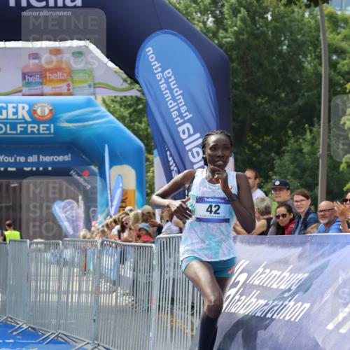 29.06.2025 - hella hamburg halbmarathon Strokosch-Dieckow http://msf.ph/oto/8307841 29.06.2025 10:13:59 Ziel 31, 42, 14689 meine-sportfotos.de