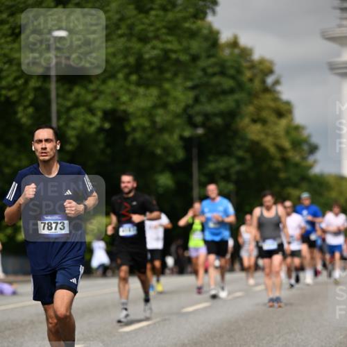 29.06.2025 - hella hamburg halbmarathon Dr. Thomas Lammeyer http://msf.ph/oto/8307842 29.06.2025 10:16:56 Kennedybrücke 1020, 1051, 1328, 2531, 2942, 3360, 4187, 4532, 4554, 5597, 5598, 6489, 7873, 8115, 8398, 8405, 9527, 9705, 10409, 10581 meine-sportfotos.de