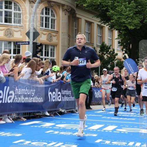 29.06.2025 - hella hamburg halbmarathon Strokosch-Dieckow http://msf.ph/oto/8307848 29.06.2025 10:56:19 Ziel 1193, 3048, 4029, 5465, 5672, 7547, 7742, 8863, 9622, 9903, 10665, 10789, 11231, 11309, 12348, 15300, 15484, 15818, 16113, 16375, 16634, 17468, 18117, 18495, 18652, 18741, 19152 meine-sportfotos.de