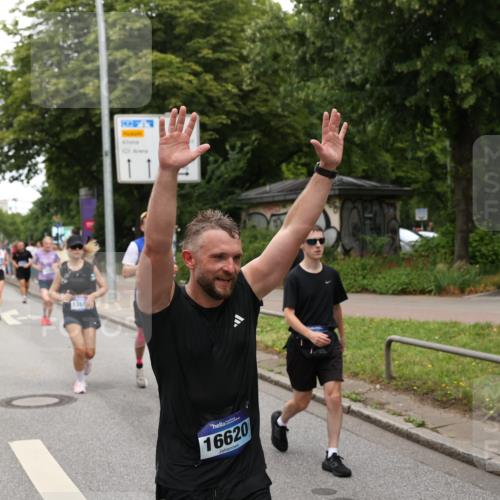 29.06.2025 - hella hamburg halbmarathon Yannick Fuchs http://msf.ph/oto/8307873 29.06.2025 10:50:27 20KM 1583, 1877, 1955, 2083, 2741, 3413, 4152, 4594, 4813, 5418, 5492, 5570, 5744, 6399, 7037, 7547, 8542, 8652, 8669, 8968, 8996, 9246, 9884, 9903, 9907, 9934, 10084, 10093, 10665, 11870, 12348, 12590, 12712, 13394, 13666, 13691, 13750, 14408, 14588, 14678, 14867, 15097, 15407, 15431, 15695, 16008, 16009, 16121, 16620, 16634, 16679, 17268, 17660, 17993, 18117, 18719, 18867, 18899, 19091 meine-sportfotos.de