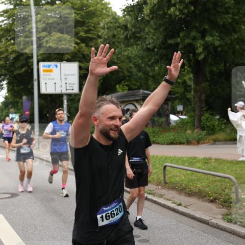 29.06.2025 - hella hamburg halbmarathon Yannick Fuchs http://msf.ph/oto/8307902 29.06.2025 10:50:28 20KM 1583, 1955, 2083, 2741, 3413, 4152, 4594, 4813, 5418, 5492, 5570, 5744, 6399, 6416, 6835, 7037, 7547, 8542, 8652, 8669, 8968, 8996, 9246, 9727, 9884, 9903, 9907, 9934, 10084, 10093, 10665, 11870, 12348, 12440, 12590, 12712, 13394, 13666, 13691, 13750, 14408, 14588, 14678, 14867, 15097, 15407, 15431, 15695, 16008, 16009, 16121, 16620, 16634, 16679, 17268, 17660, 17993, 18719, 18867, 18899, 19091 meine-sportfotos.de