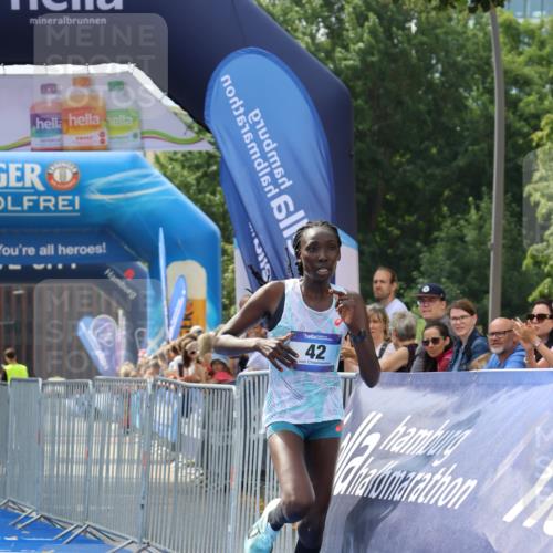 29.06.2025 - hella hamburg halbmarathon Strokosch-Dieckow http://msf.ph/oto/8307923 29.06.2025 10:13:58 Ziel 31, 42, 14689 meine-sportfotos.de