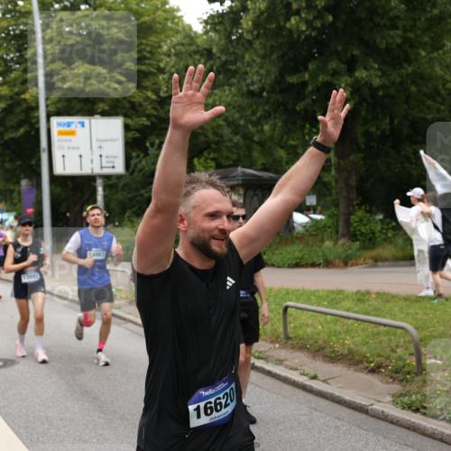 29.06.2025 - hella hamburg halbmarathon Yannick Fuchs http://msf.ph/oto/8307937 29.06.2025 10:50:28 20KM 1583, 1955, 2083, 2741, 3413, 4152, 4594, 4813, 5418, 5492, 5570, 5744, 6399, 6416, 6835, 7037, 7547, 8542, 8652, 8669, 8968, 8996, 9246, 9727, 9884, 9903, 9907, 9934, 10084, 10093, 10665, 11870, 12348, 12440, 12590, 12712, 13394, 13666, 13691, 13750, 14408, 14588, 14678, 14867, 15097, 15407, 15431, 15695, 16008, 16009, 16121, 16620, 16634, 16679, 17268, 17660, 17993, 18719, 18867, 18899, 19091 meine-sportfotos.de