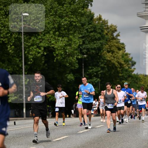 29.06.2025 - hella hamburg halbmarathon Dr. Thomas Lammeyer http://msf.ph/oto/8307943 29.06.2025 10:16:56 Kennedybrücke 1020, 1051, 1328, 2531, 2942, 3360, 4187, 4532, 4554, 5597, 5598, 6489, 7873, 8115, 8398, 8405, 9527, 9705, 10409, 10581 meine-sportfotos.de