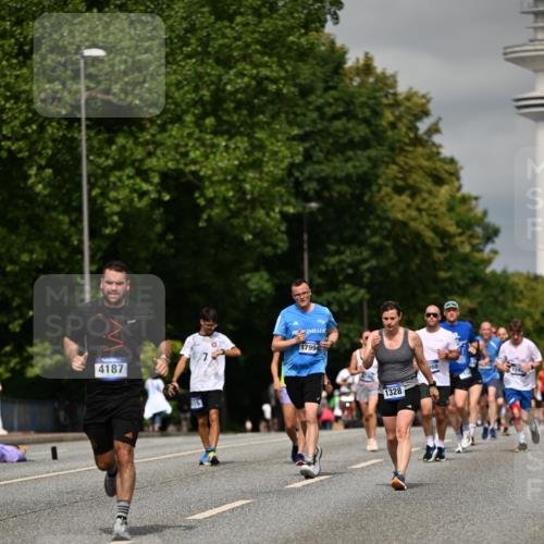 29.06.2025 - hella hamburg halbmarathon Dr. Thomas Lammeyer http://msf.ph/oto/8307966 29.06.2025 10:16:57 Kennedybrücke 1020, 1051, 1328, 2531, 2942, 3360, 4187, 4532, 4554, 5597, 5598, 6489, 7873, 8115, 8398, 8405, 9527, 9705, 10581 meine-sportfotos.de