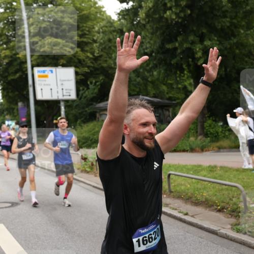 29.06.2025 - hella hamburg halbmarathon Yannick Fuchs http://msf.ph/oto/8307972 29.06.2025 10:50:28 20KM 1583, 1955, 2083, 2741, 3413, 4152, 4594, 4813, 5418, 5492, 5570, 5744, 6399, 6416, 6835, 7037, 7547, 8542, 8652, 8669, 8968, 8996, 9246, 9727, 9884, 9903, 9907, 9934, 10084, 10093, 10665, 11870, 12348, 12440, 12590, 12712, 13394, 13666, 13691, 13750, 14408, 14588, 14678, 14867, 15097, 15407, 15431, 15695, 16008, 16009, 16121, 16620, 16634, 16679, 17268, 17660, 17993, 18719, 18867, 18899, 19091 meine-sportfotos.de