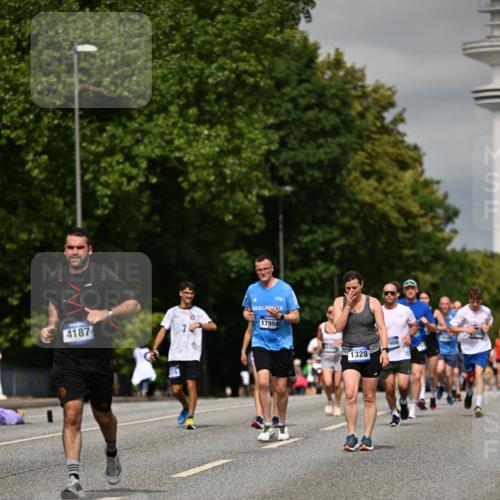 29.06.2025 - hella hamburg halbmarathon Dr. Thomas Lammeyer http://msf.ph/oto/8307982 29.06.2025 10:16:57 Kennedybrücke 1020, 1051, 1328, 2531, 2942, 3360, 4187, 4532, 4554, 5597, 5598, 6489, 7873, 8115, 8398, 8405, 9527, 9705, 10581 meine-sportfotos.de