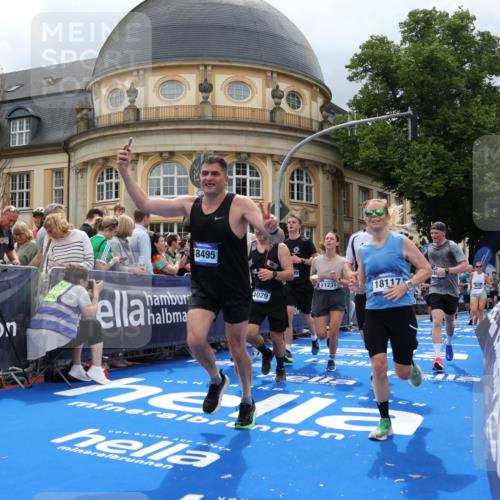 29.06.2025 - hella hamburg halbmarathon Strokosch-Dieckow http://msf.ph/oto/8307999 29.06.2025 10:56:22 Ziel 3048, 4029, 5672, 6399, 7547, 7742, 8863, 9622, 9903, 10665, 11231, 11309, 12348, 15300, 15407, 15818, 16257, 16261, 16375, 17268, 17734, 18117, 18495, 18652, 18741, 19152 meine-sportfotos.de