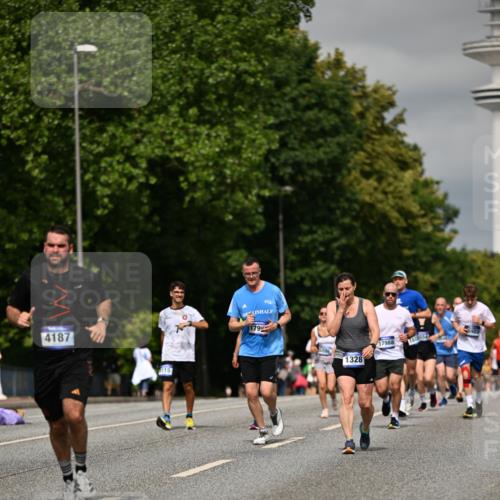 29.06.2025 - hella hamburg halbmarathon Dr. Thomas Lammeyer http://msf.ph/oto/8308003 29.06.2025 10:16:57 Kennedybrücke 1020, 1051, 1328, 2531, 2942, 3360, 4187, 4532, 4554, 5597, 5598, 6489, 7873, 8115, 8398, 8405, 9527, 9705, 10581 meine-sportfotos.de