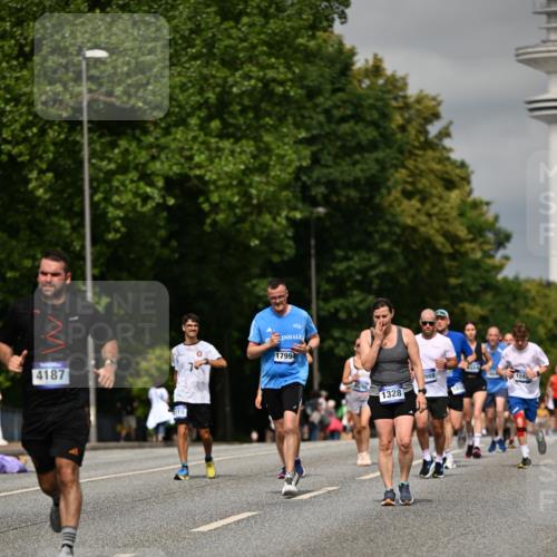 29.06.2025 - hella hamburg halbmarathon Dr. Thomas Lammeyer http://msf.ph/oto/8308011 29.06.2025 10:16:57 Kennedybrücke 1020, 1051, 1328, 2531, 2942, 3360, 4187, 4532, 4554, 5597, 5598, 6489, 7873, 8115, 8398, 8405, 9527, 9705, 10581 meine-sportfotos.de