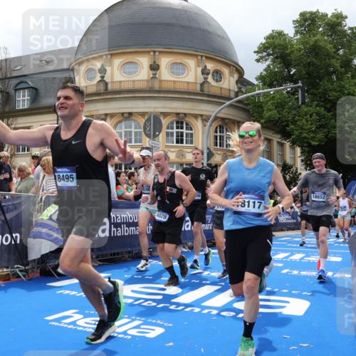 29.06.2025 - hella hamburg halbmarathon Strokosch-Dieckow http://msf.ph/oto/8308016 29.06.2025 10:56:23 Ziel 1583, 3048, 4029, 5672, 6399, 7547, 7742, 8863, 9622, 10665, 11231, 11309, 15300, 15407, 15818, 16257, 16261, 16375, 17268, 17734, 18117, 18495, 18652, 18741, 18746, 18835 meine-sportfotos.de