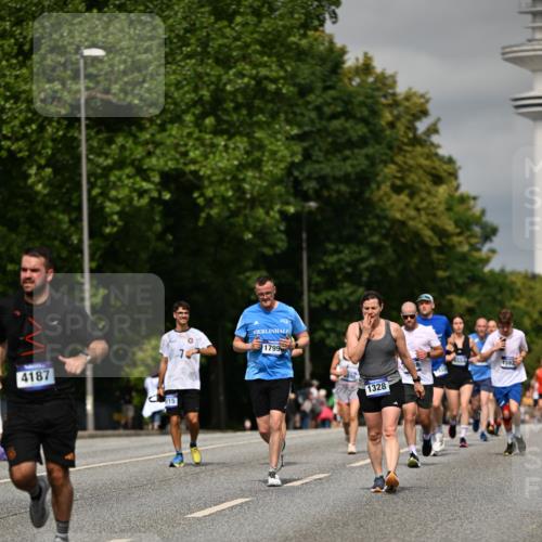29.06.2025 - hella hamburg halbmarathon Dr. Thomas Lammeyer http://msf.ph/oto/8308018 29.06.2025 10:16:57 Kennedybrücke 1020, 1051, 1328, 2531, 2942, 3360, 4187, 4532, 4554, 5597, 5598, 6489, 7873, 8115, 8398, 8405, 9527, 9705, 10581 meine-sportfotos.de