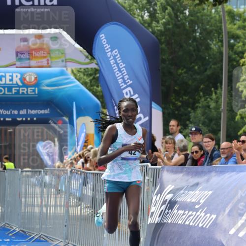 29.06.2025 - hella hamburg halbmarathon Strokosch-Dieckow http://msf.ph/oto/8308054 29.06.2025 10:13:58 Ziel 31, 42, 14689 meine-sportfotos.de