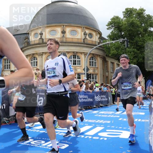 29.06.2025 - hella hamburg halbmarathon Strokosch-Dieckow http://msf.ph/oto/8308069 29.06.2025 10:56:23 Ziel 1583, 3048, 4029, 5672, 6399, 7547, 7742, 8863, 9622, 10665, 11231, 11309, 15300, 15407, 15818, 16257, 16261, 16375, 17268, 17734, 18117, 18495, 18652, 18741, 18746, 18835 meine-sportfotos.de
