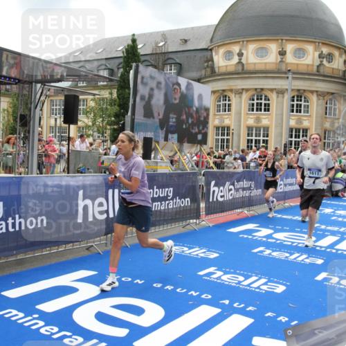 29.06.2025 - hella hamburg halbmarathon Michael Strokosch http://msf.ph/oto/8308098 29.06.2025 10:58:09 Ziel 1563, 1611, 2907, 3141, 4319, 6892, 10036, 10408, 11832, 12773, 13666, 15090, 15125, 15189 meine-sportfotos.de